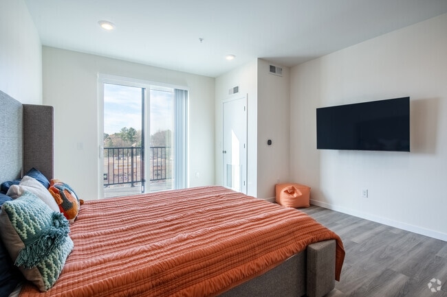 Studio, 1BA - 460SF