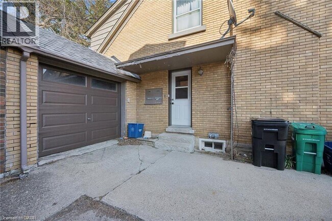 Photo - 68 Highland Rd W
