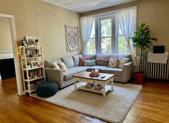 Building Photo - 330 St Paul St