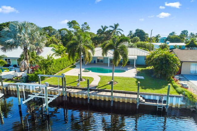 Photo - 1389 SW Dyer Point Rd