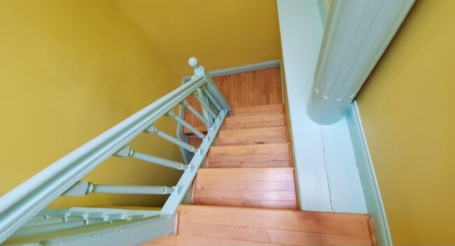 Hueco de escalera - 2539 N Howard St