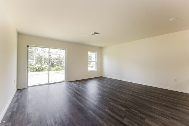 Photo - 431 Eisenhower Blvd