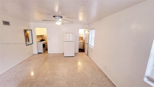 Photo - 215 S 12th Ave Unit Back