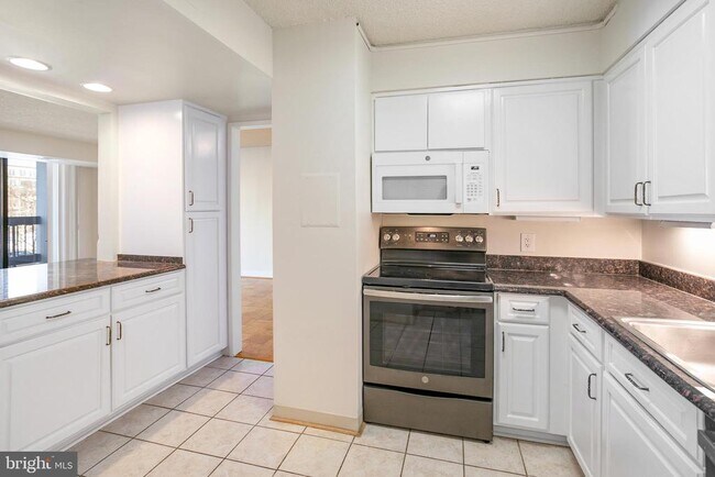 Photo - 3800 Fairfax Dr Unit 104