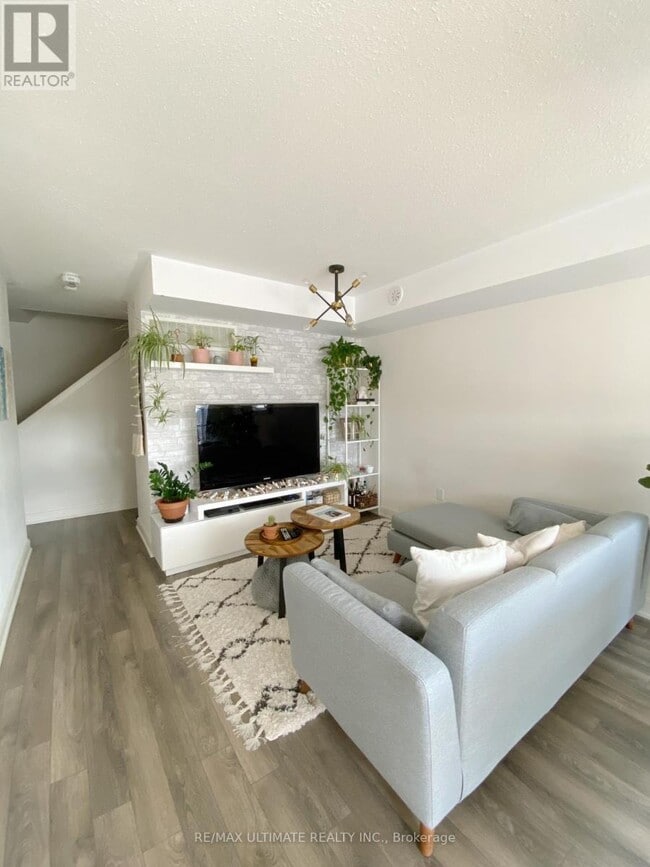 Photo - 100 Dufay Rd