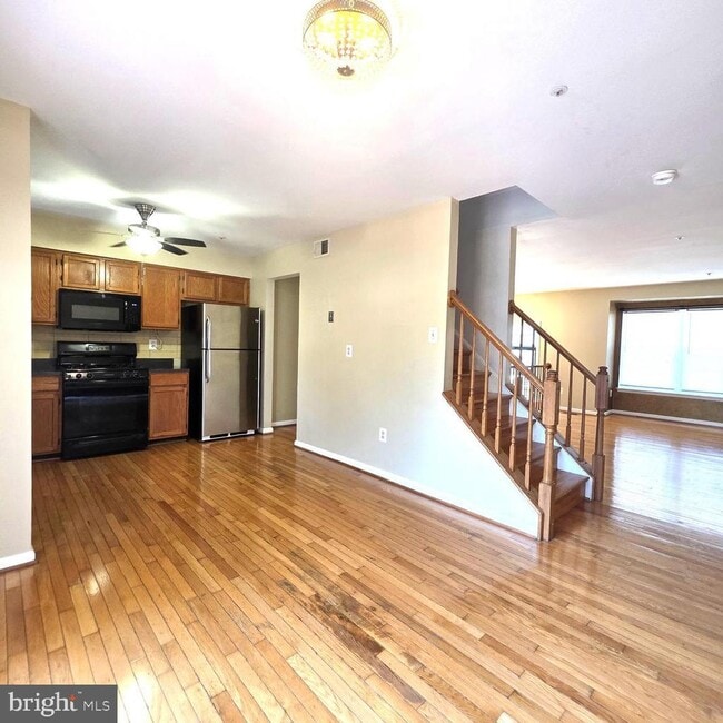 Photo - 940 Newington Ct