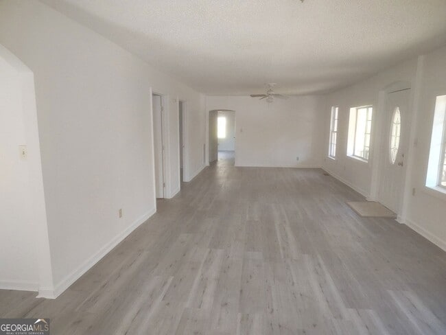 Photo - 929 Bond Bridge Rd