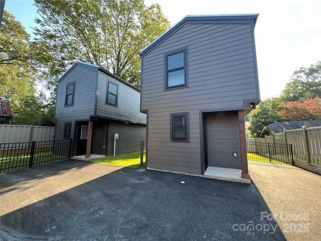 Building Photo - 402 N 4th St Rental