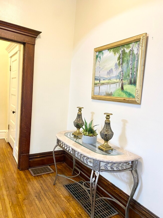 Photo - 1374 Neil Ave