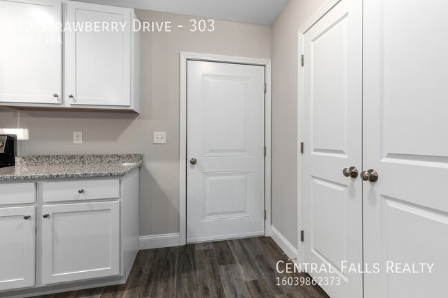 Photo - 10 Strawberry Dr Unit 303