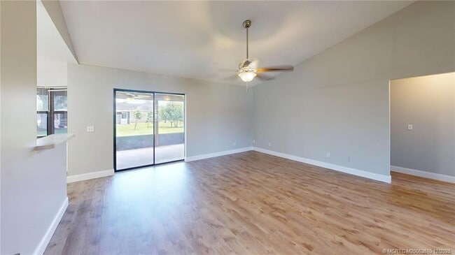 Photo - 2881 SE Nance St