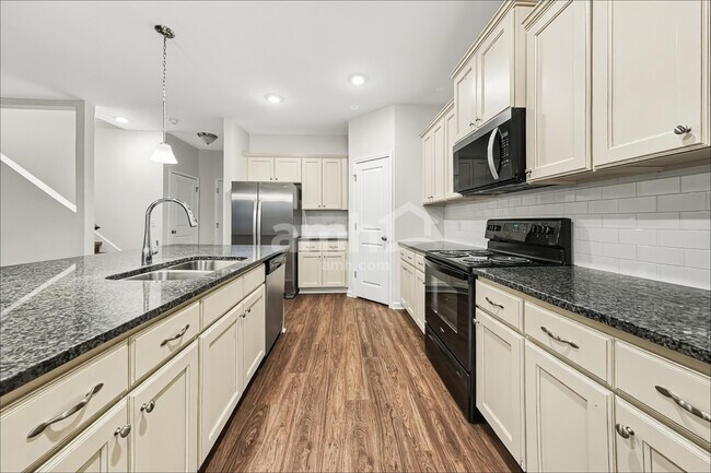 Photo - 319 Crabapple Cir