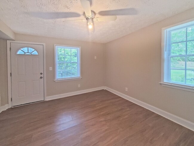 Photo - COMING SOON: One bedroom 1 bath apartment - Housing Vouchers accepted Unidad 101 Sunset #7 [Luis]