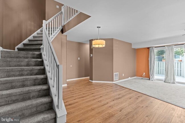 3 Hillcroft Way