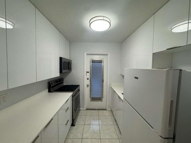 Photo - 348 S Federal Hwy