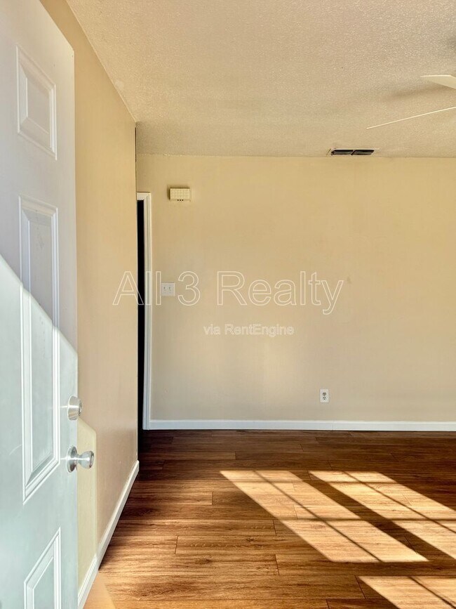 Photo - 641 Groveland Dr