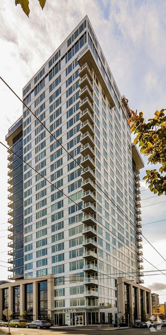 Building Photo - Newer Luxury Condo located in First Hill! Unit 601