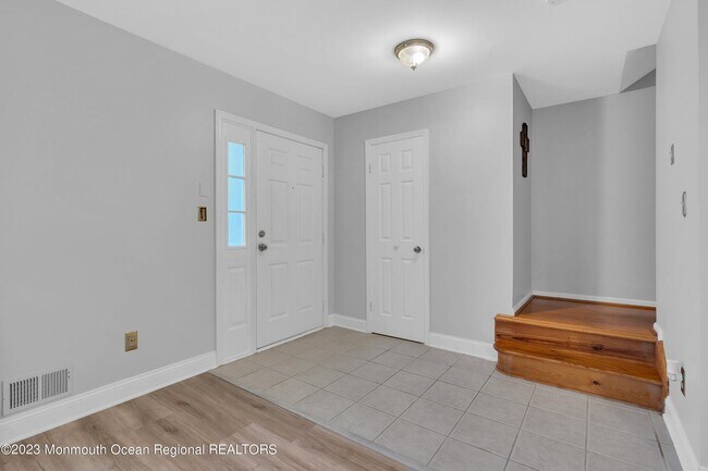 Photo - 1125 Roseberry Ct