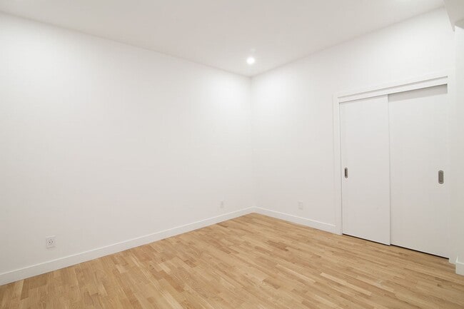 Photo - 2100 Rue du Fort Unit 410