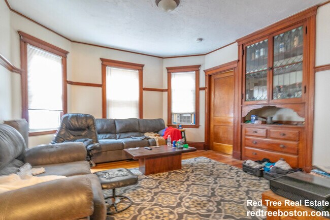 Building Photo - 68 Bakersfield St Unit 1 Rental