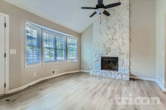 Photo - 367 Arbour Way