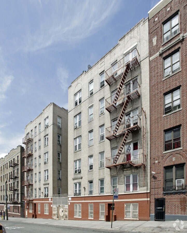 2475 Tiebout Ave - 2475 Tiebout Ave Apartments