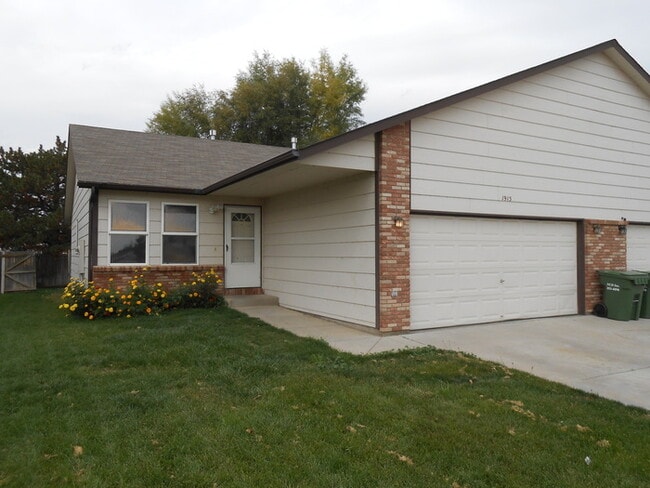 Three Bedroom Duplex in Greeley - Three Bedroom Duplex in Greeley House