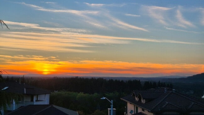 Photo - Panoramic Lacamas Lake Views in the Heart of Camas