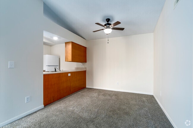 Cathedral Level - 2BR, 2BA - 1,000SF - Dining Room - Tammany on the Ponds Apartments