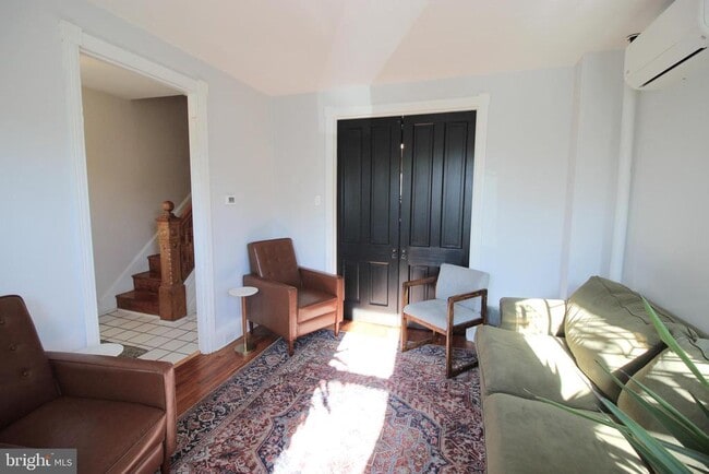 Photo - 141 W Mulberry St