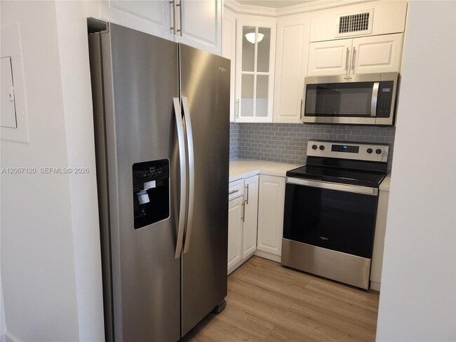 Building Photo - 8075 NW 7th St Unit 420