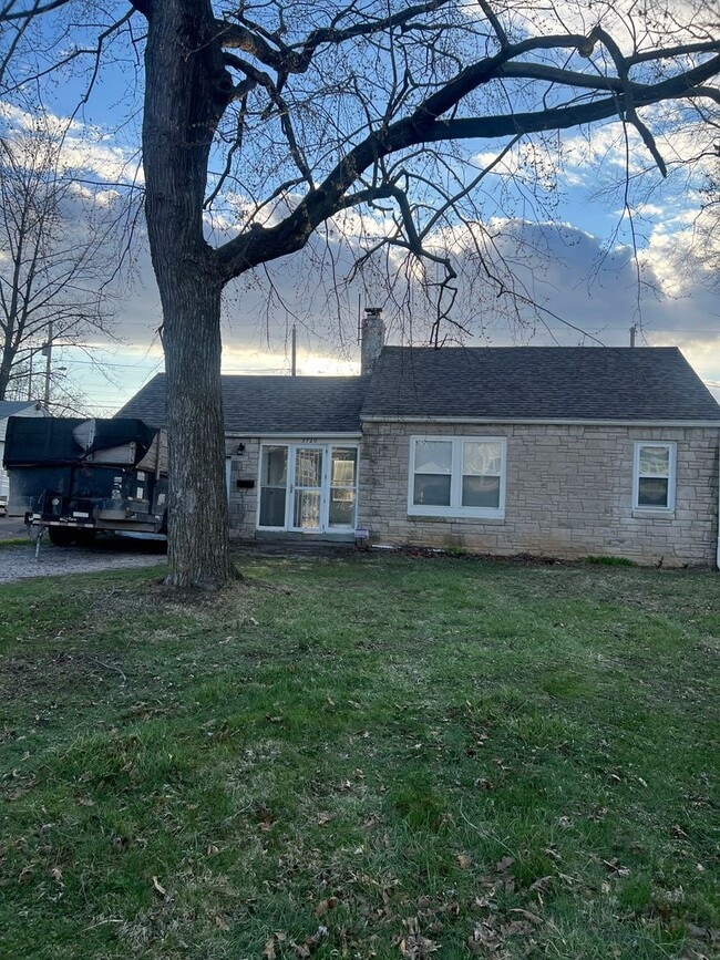 Building Photo - A newly remodeled single-family home offers 2 bedrooms and 1 bathroom!