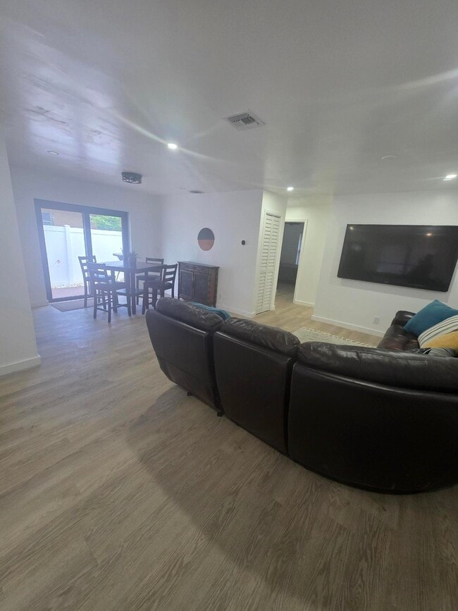 Photo - 320 Sterling Ave