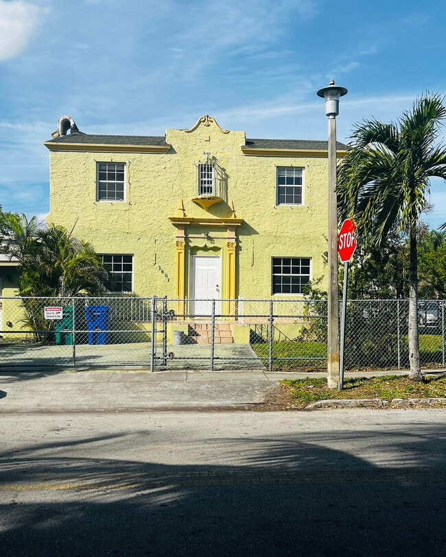 Photo - 1801 SW 10th St Casa