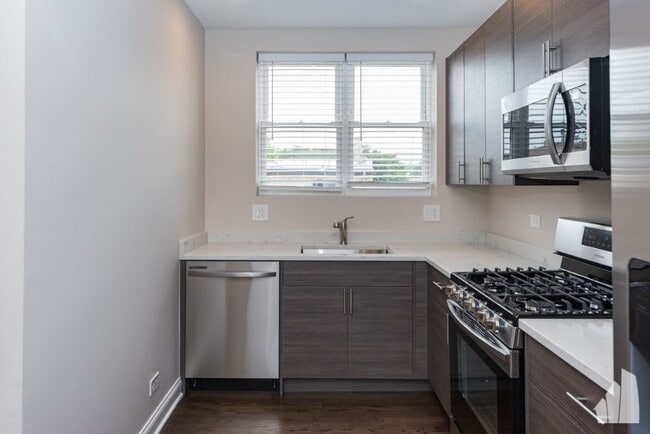Building Photo - 1436 W Farragut Ave Unit D3