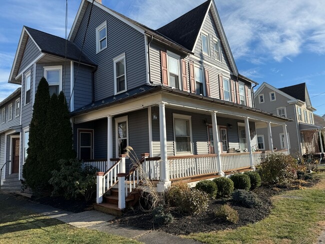 Porch, Entry - 27 N Main St Unit 27 N.Main St