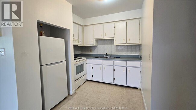 Photo - 3254 Millen St