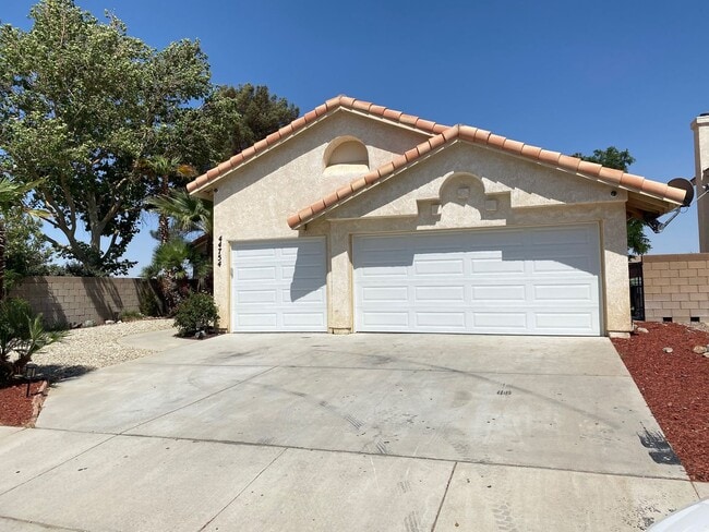 Building Photo - East Lancaster 4+2 Rental
