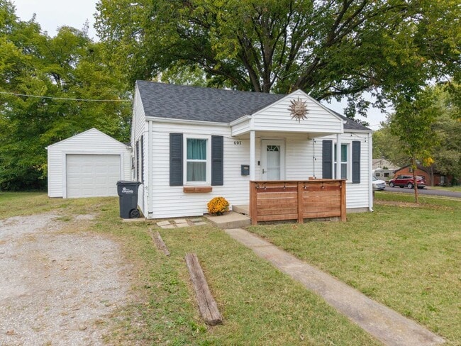 Building Photo - Adorable Cape Cod Charmer Available For Rent!