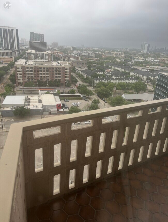 Photo - 2016 Main St Unidad 1708