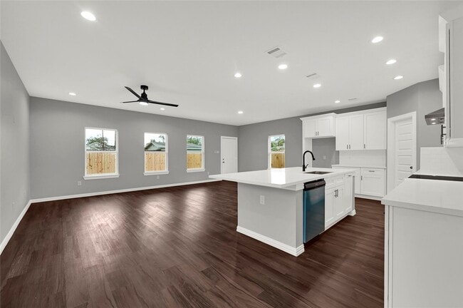 Photo - 8029 Ritz St