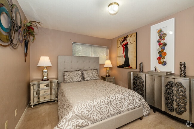 1BR, 1BA - 675SF - Bedroom