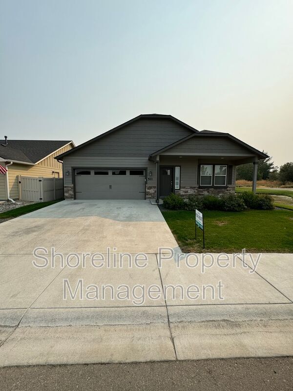 Photo - 511 Diamond Lake St