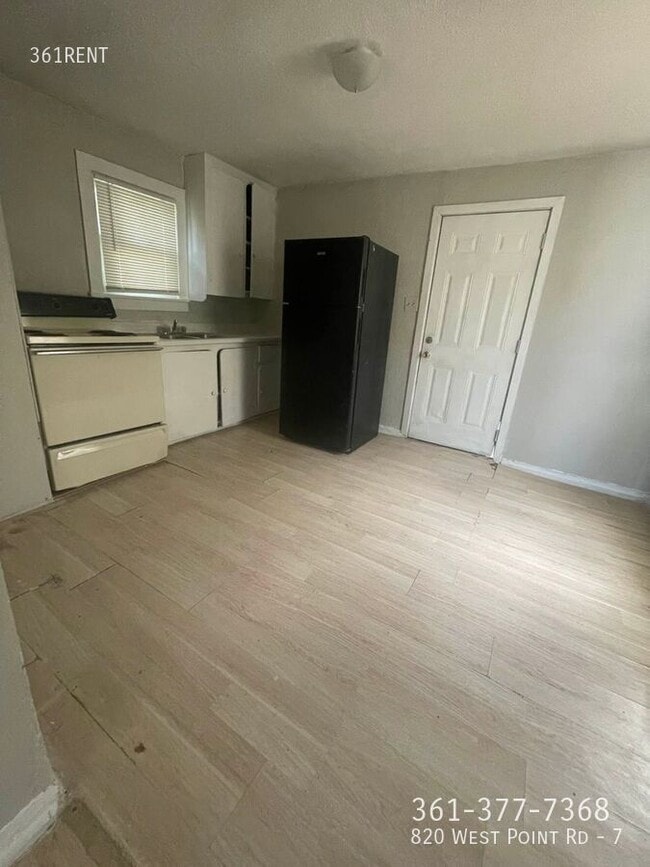 Photo - 820 W Point Rd Unit 7