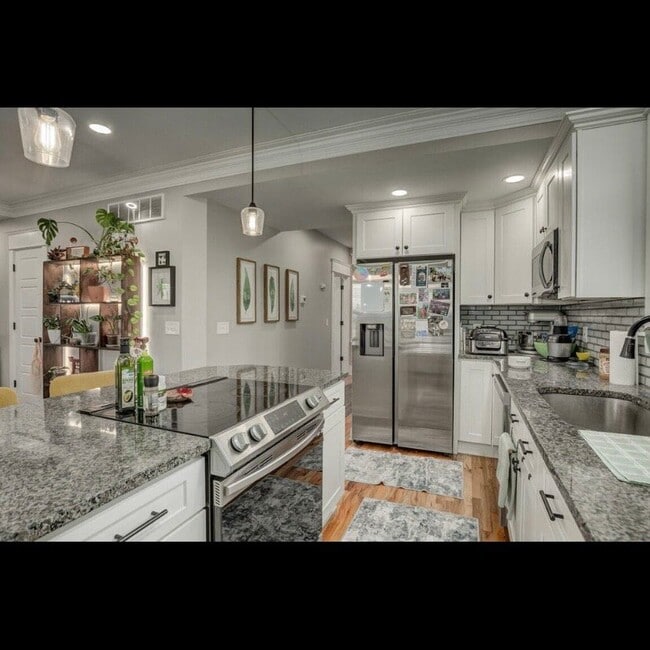 Photo - 235 W 4th St Unit 235