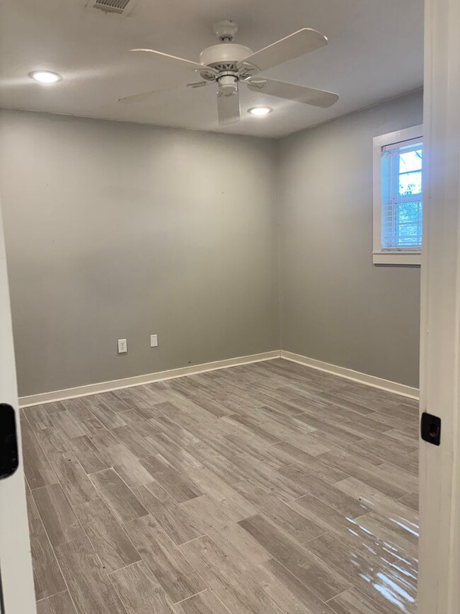 Photo - 810 E Oak Ave Unit Oak Street East 810 Apt.B