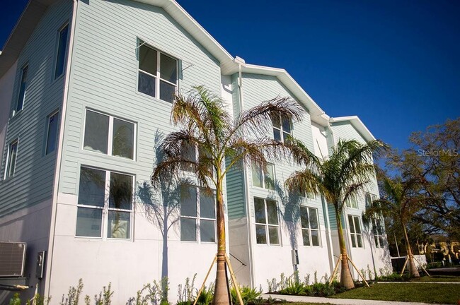 Building Photo - 3826 Pompano Dr SE Rental
