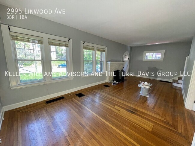 Photo - 2995 Linwood Ave