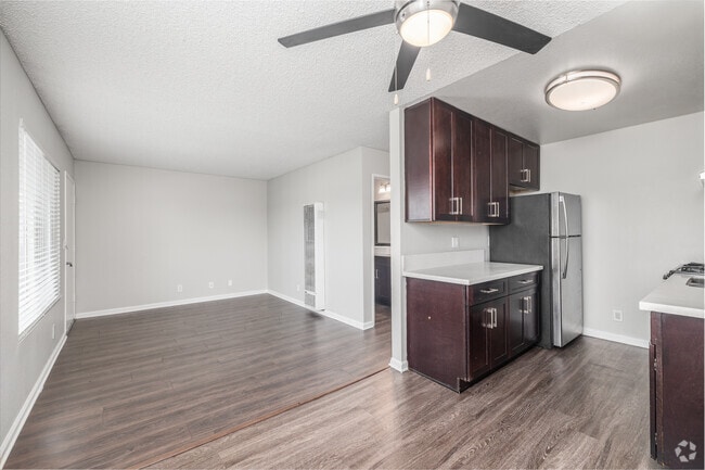 2BR, 1BA - 700SF - Kitchen