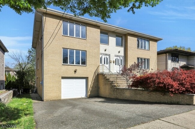 Photo - 535 Orchard Ave